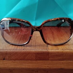 Elegant Brown Tortoise Shell Sunglasses